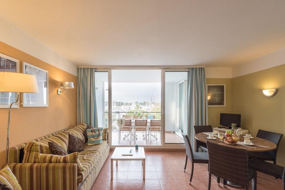 Pierre & Premium Port Prestige Aparthotel Antibes